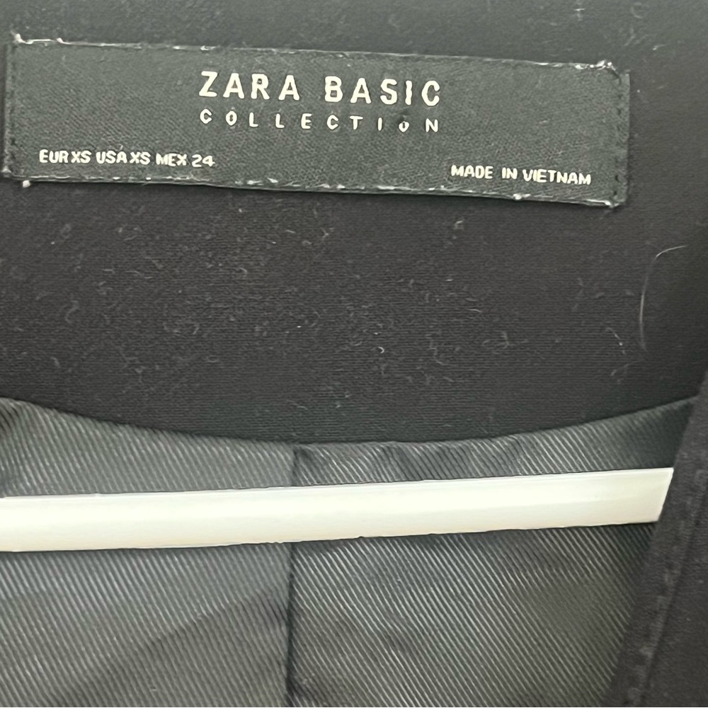 Zara Black Blazer with belt & Ruffled Sleeves perfect condition size xs no flaws - Picture 5 of 6